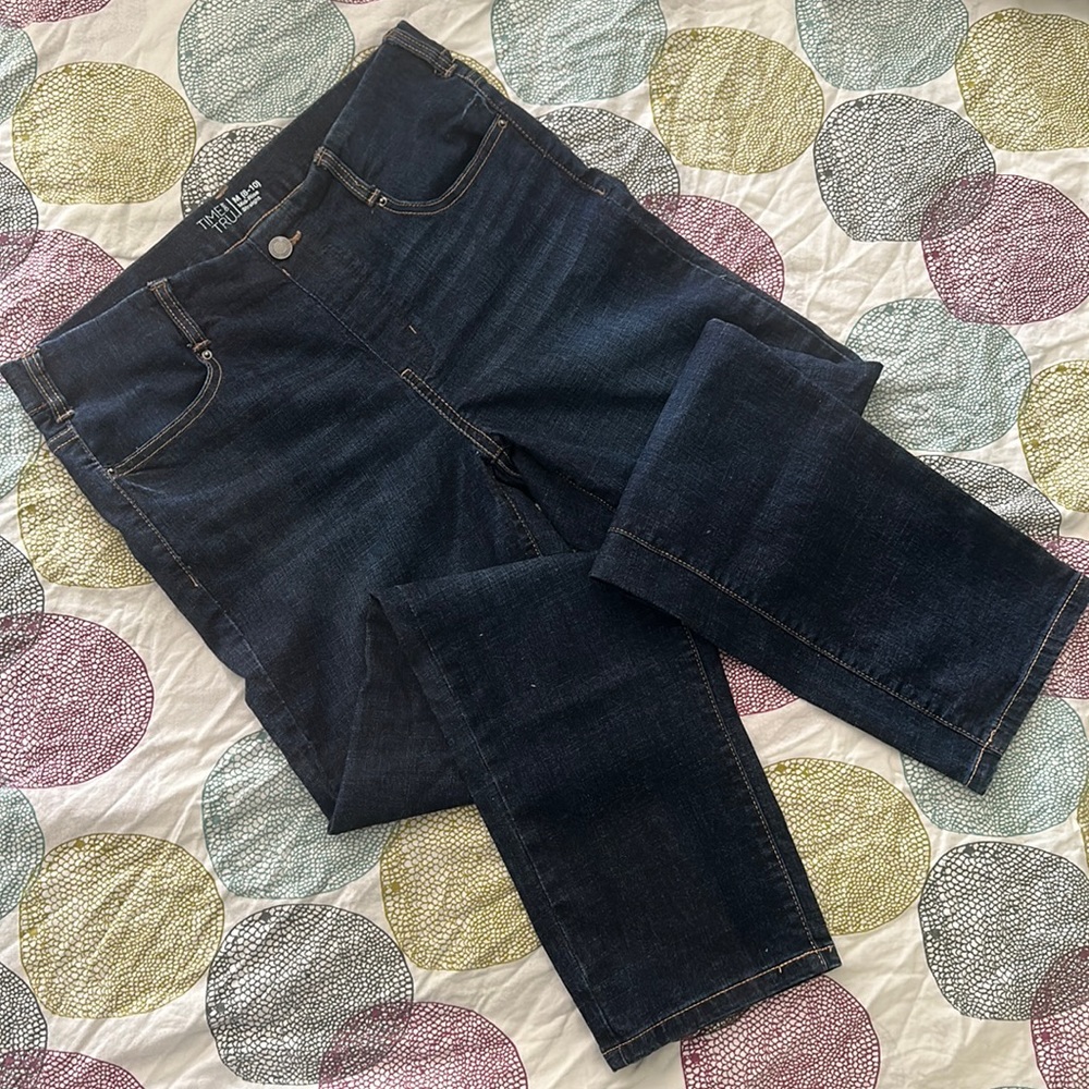 Ladies mid-rise straight jeans